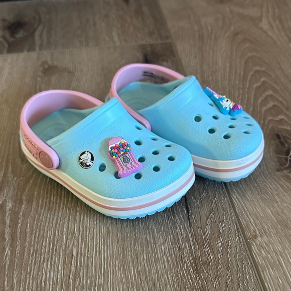 CROCS Girls / Toddler Light Blue and Pink with CHARMS! Size C5 - Picture 1 of 10
